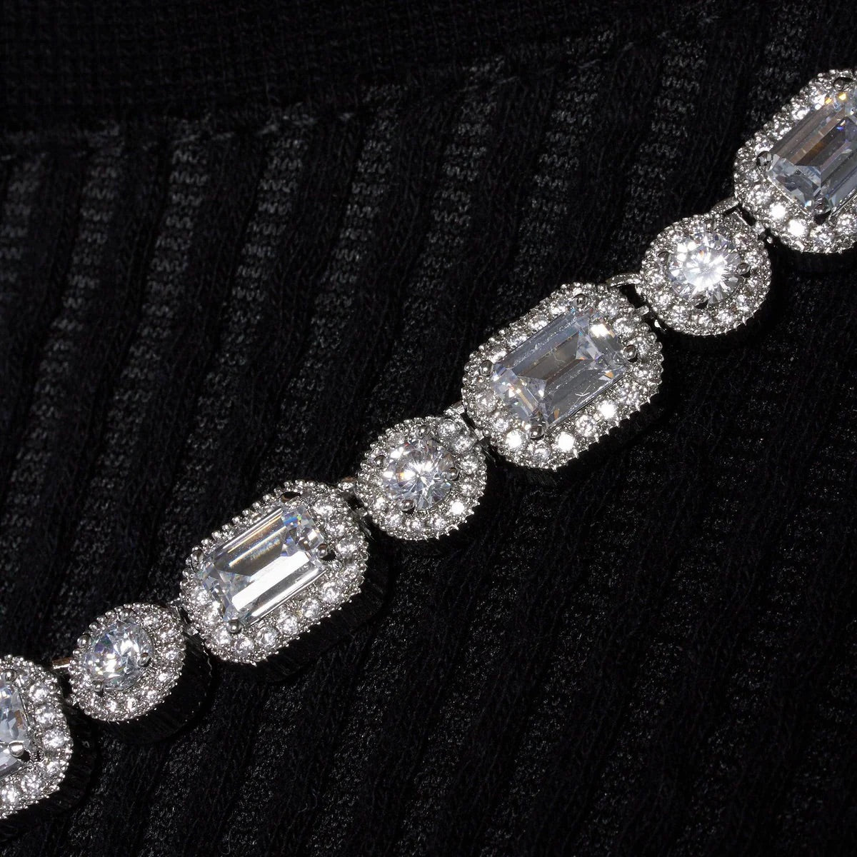 EMERALD CLUSTERED TENNIS CHAIN – TS JEWELS PREMIUM COLLECTION